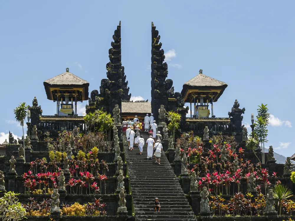 <p><strong>Besakih Temple: Bali's Sacred Summit</strong></p>
