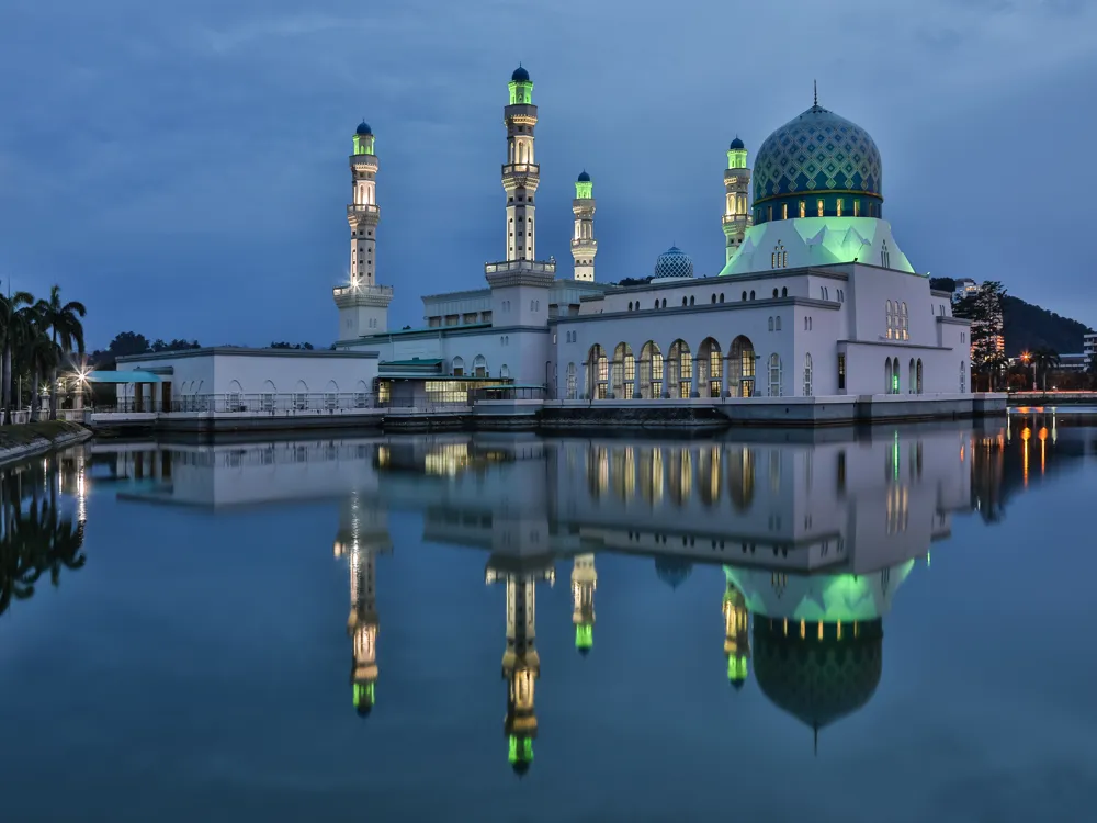 <p><strong>Blue Hour at Kota Kinabalu City Mosque</strong></p>